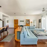 Big Blue Apartament Piso Livadi