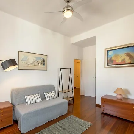 Big Blue Apartment Piso Livadi