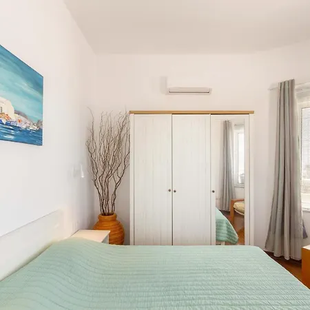 Big Blue Piso Livadi